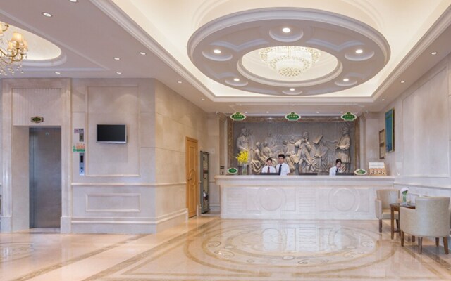 Vienna Hotel (Shenzhen Gongming Square Station)