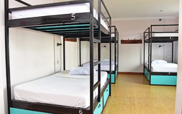 Mad Monkey Hostel Kampot