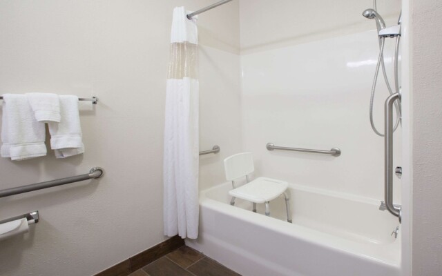 Baymont Inn & Suites Auburn