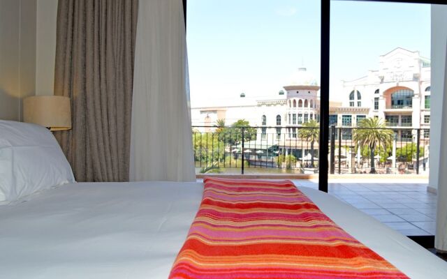 Island Club Hotel & Apartments