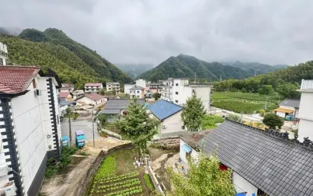 A guesthouse（Moon Bay Scenic Spot Store, Guanzhong Line, Yunnan ）