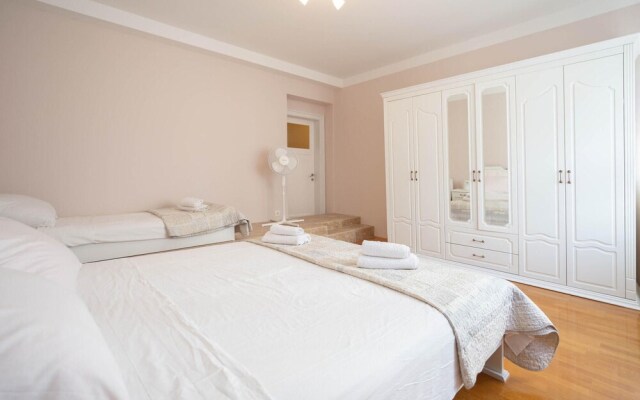 Awesome Home in Split With Wifi and 2 Bedrooms