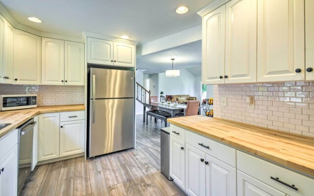 Stunning Hood Canal Getaway w/ Private Deck!