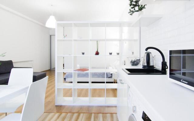 Cozy Apartment on Alexandrovskiy Avenue