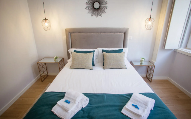 Porto Views & Wines by Porto City Hosts