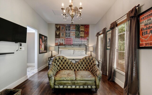 1606 Kenwood Ave Bungalow Bungalow