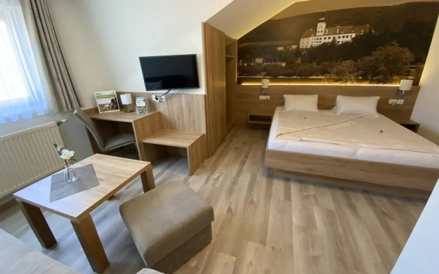 Privatzimmer & Ferienwohnungen Leeb