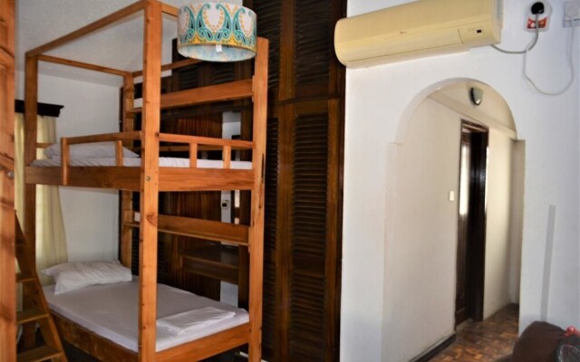 Tulia House - Hostel