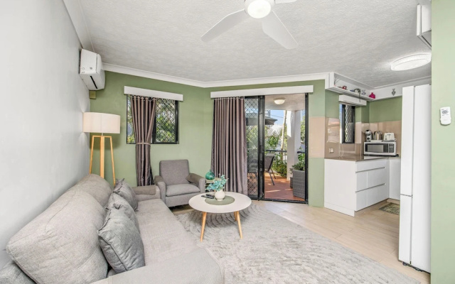 Premium 1 Bedroom Apartment Sleeps 4 – Guest Rooms – Gold Coast