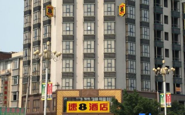 Super 8 Hotel (Hechi Bus Terminal)