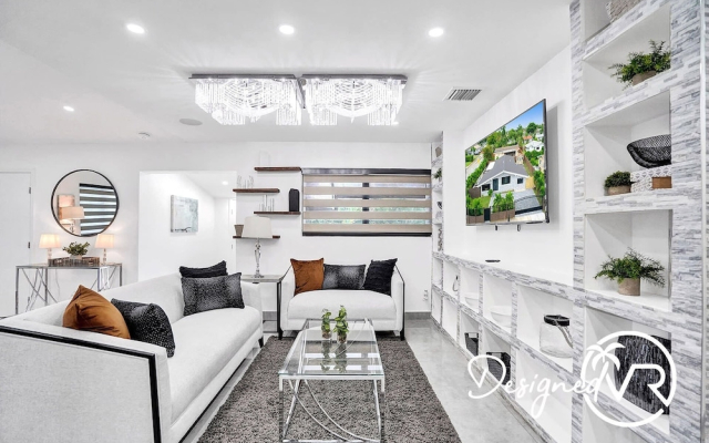 Modern 4BR with Basketball & Hot tub