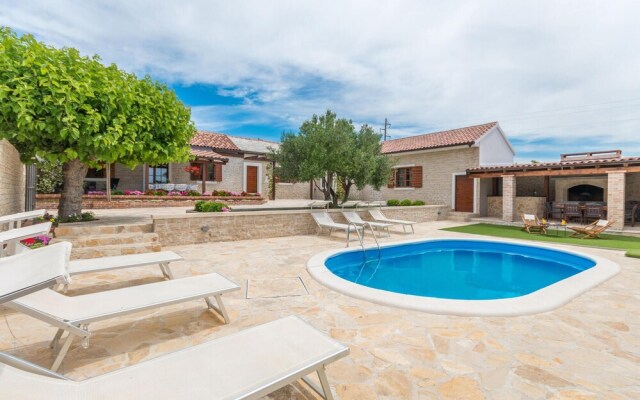 Awesome Home in Lisicic With 3 Bedrooms, Wifi and Sauna