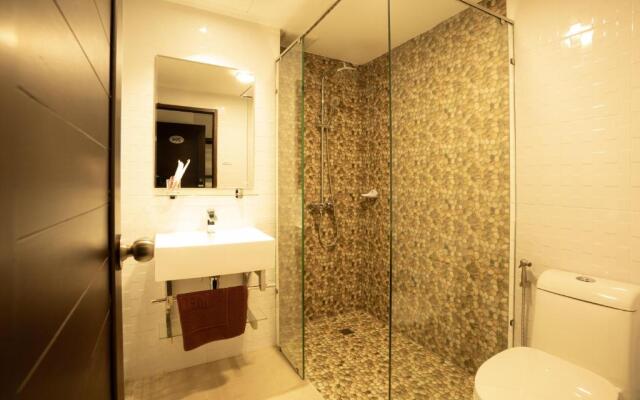 Intouch Riverside Hotel