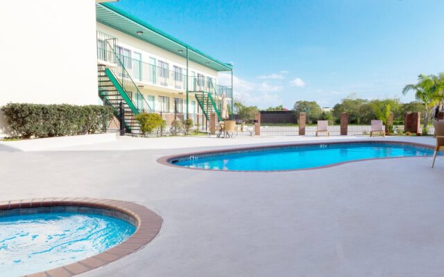 Marina Inn & Suites Chalmette - New Orleans