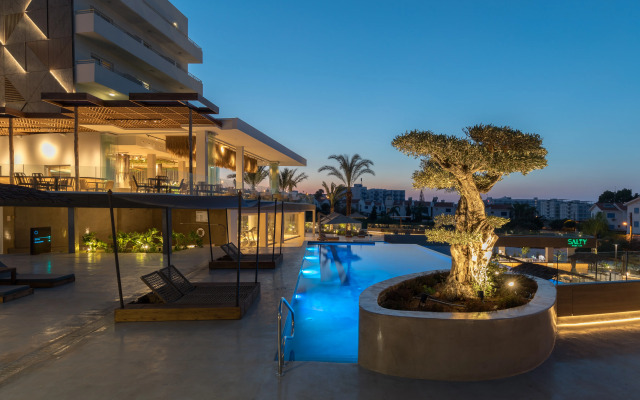 Cavo Zoe Seaside Hotel