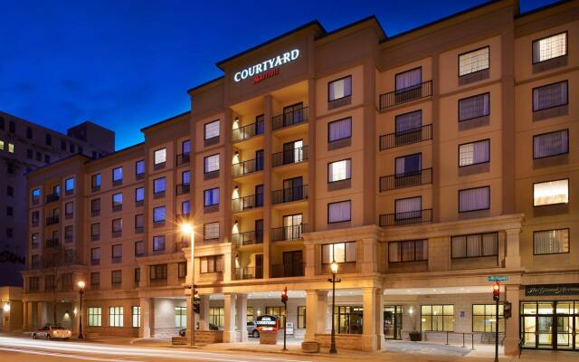 Courtyard by Marriott Milwaukee Downtown