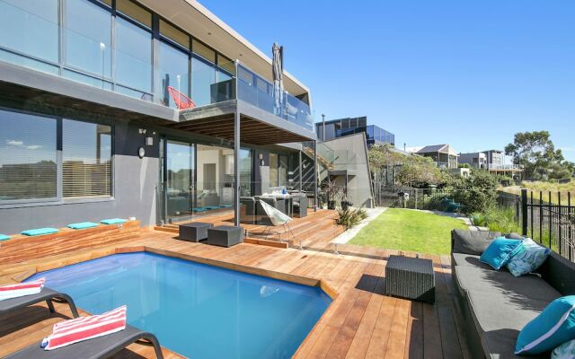 Fabulous Home With Swimming Pool