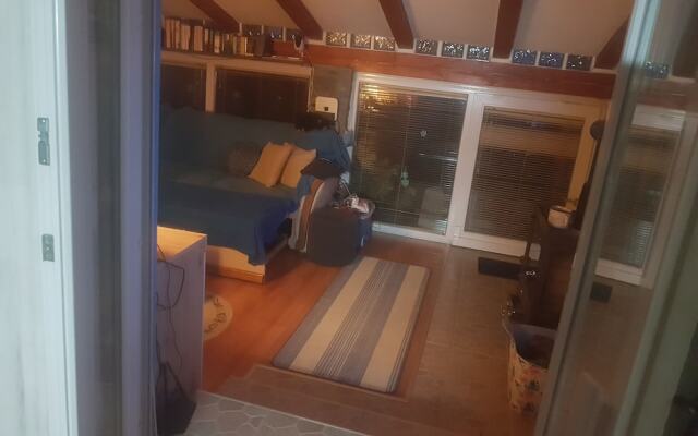 Lovely 2-bed House in Klarici Close to Pula