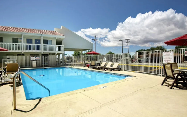 Ramada by Wyndham Santa Fe