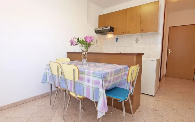 Apartment 909