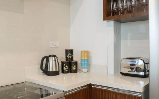 HiGuests - Park Gate Residence Tower C