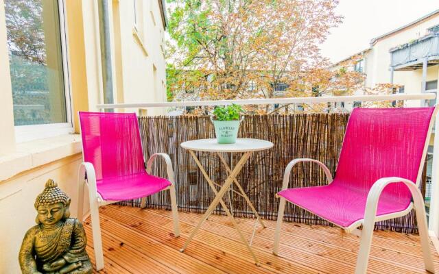 Helle Wohnung mit Balkon in grünen Innenhof - W-LAN, 4 Schlafplätze