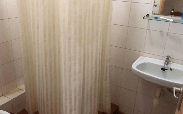 Shalom House - Hostel