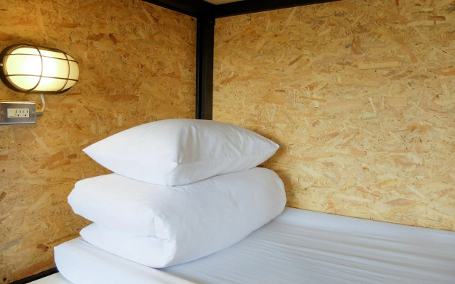Oldmancaptain Hostel