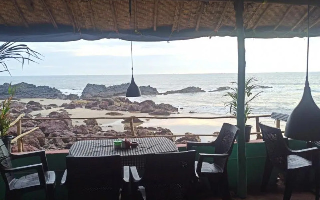 Goroomgo Om Ganesh Naik Cliff Side Guest House Goa