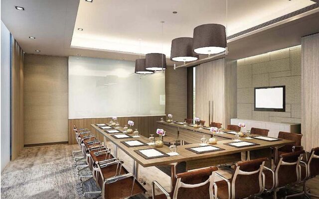 Crowne Plaza Qingdao Oriental Movie Metropolis