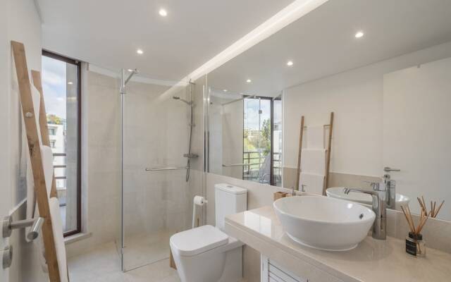 The Boats and Mountain Apartment