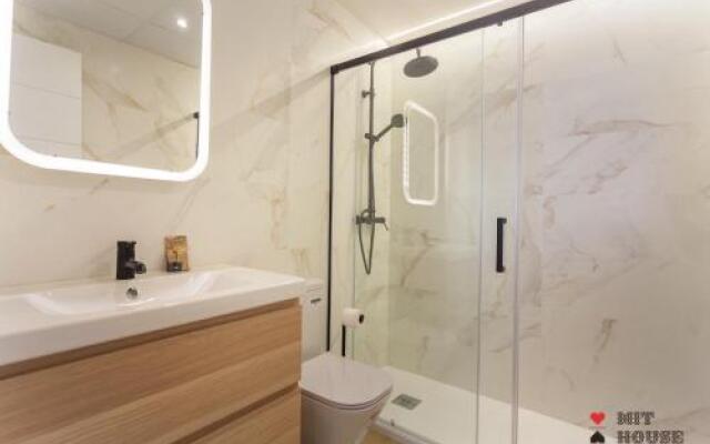 Mit House Universidad En Madrid