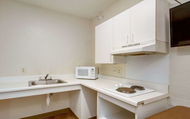 HomeTowne Studios by Red Roof Philadelphia - Maple Shade, NJ