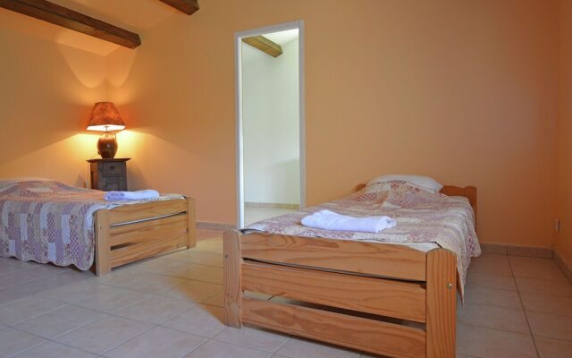 Beautiful Villa in Flaux With Swimming Pool