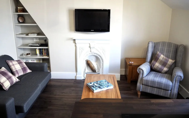 The Seaview Snug