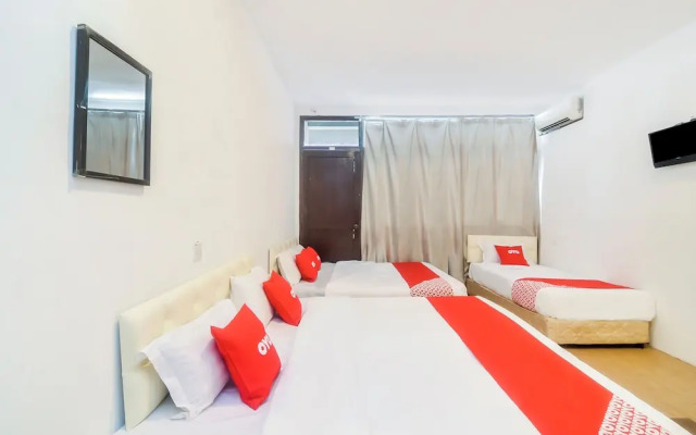 OYO 44017 L & C Premium Stay