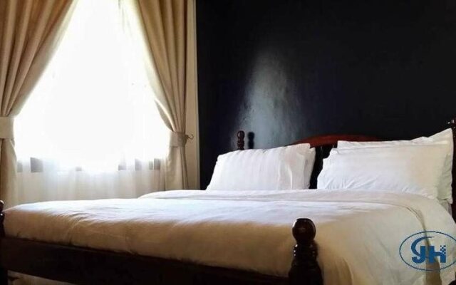 Jolly Court Hotel