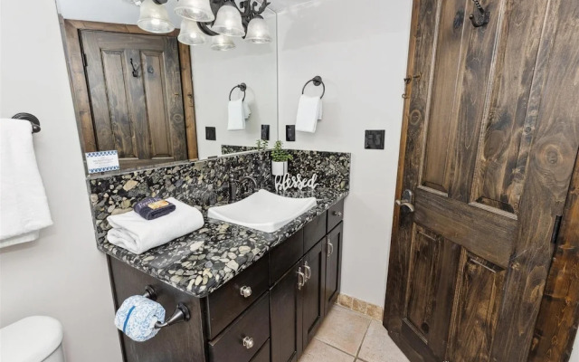 Inlet Reef 402 2 Bedroom Condo by RedAwning