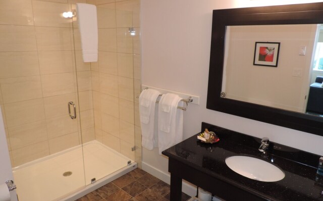 The Bayshore Waterfront Inn