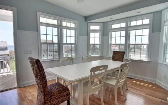 Welcome  4 Bedroom Home by RedAwning