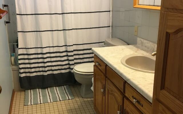 TO Stays - Waterfront Lake House Retreat