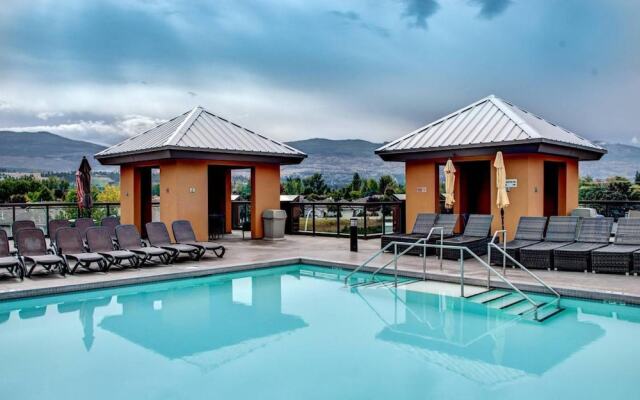 Upper Floor w/ Courtyard View #550