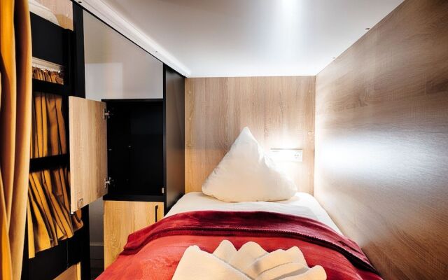 Hostel West light