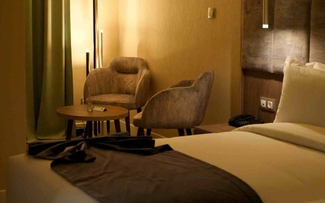 Ad Hotel Pont D'Hydra