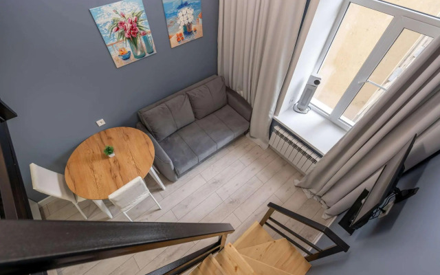 Метры в центре на улице Жуковского 7-9