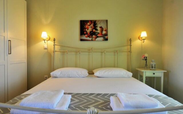 Fotinia Beach House 1st floor - Dionysiou Beac...