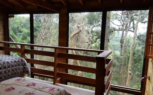 Chalé dos Tucanos- Parede de vidro com linda vista