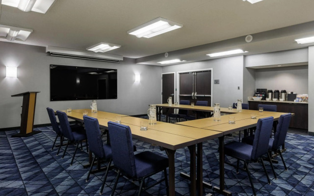 Courtyard by Marriott Denver Central Park