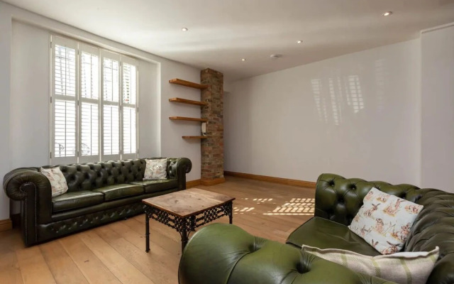 Charming 2 Bedroom House in Angel