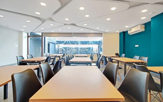 SilverKey Executive Stays 44787 Raja Park 1